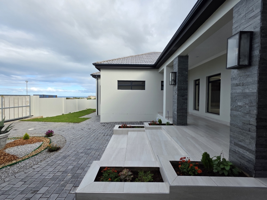 4 Bedroom Property for Sale in Fountains Estate Eastern Cape